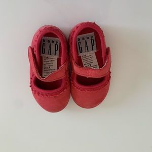 Baby gap shoes
